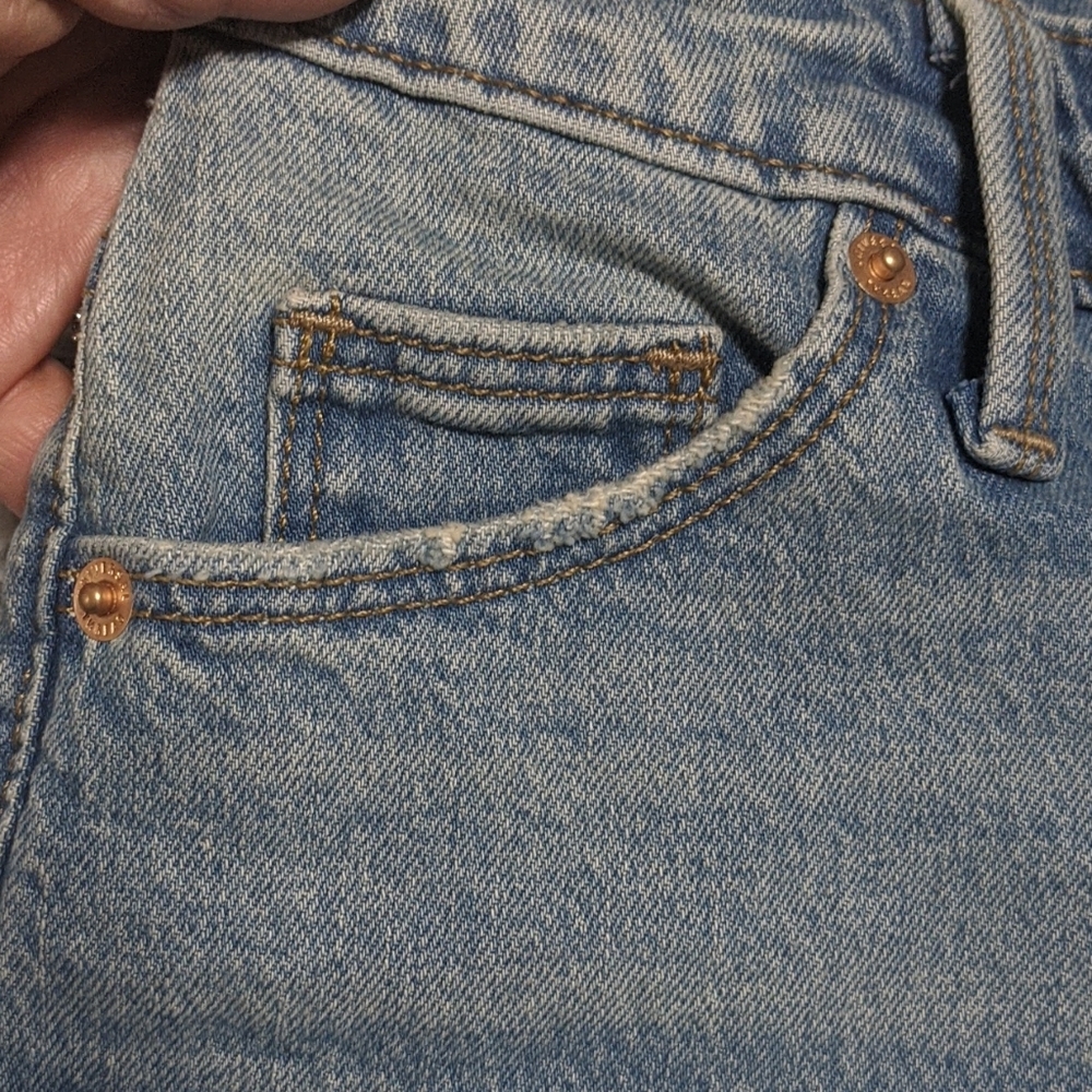 Shorts - Picture 6 of 7